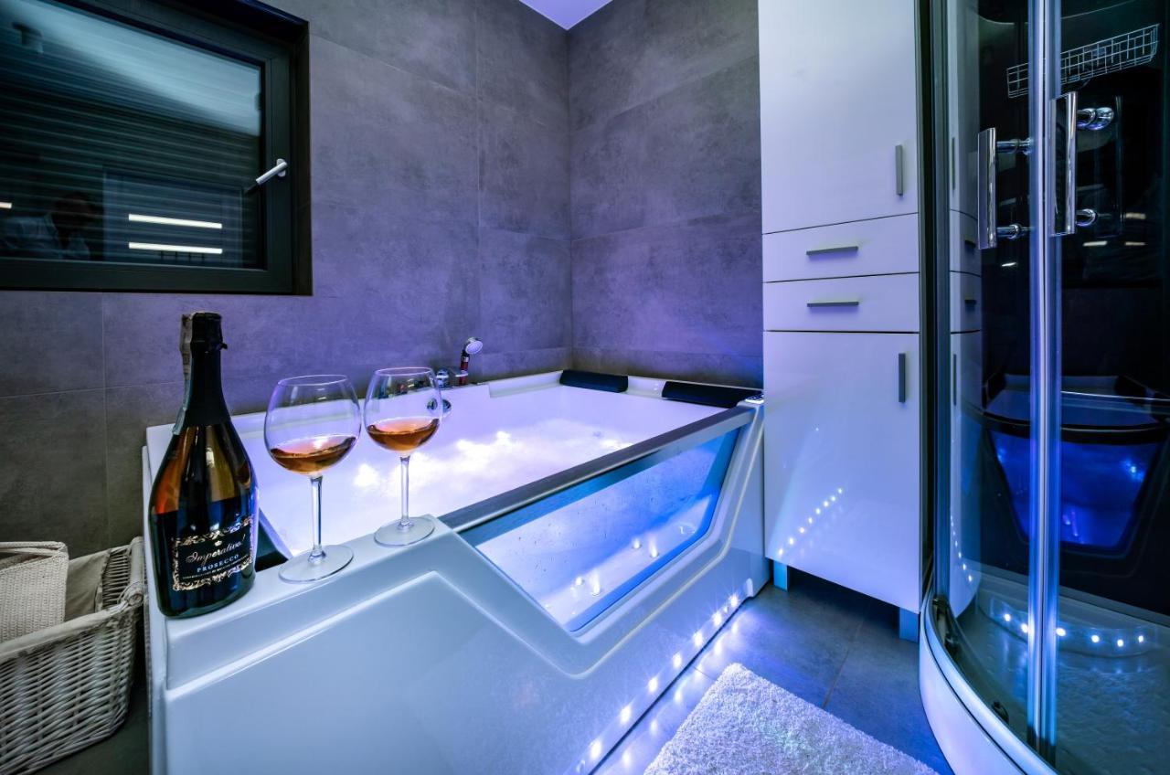 Domek Hot Tub Jacuzzi Chillout Kolobrzeg Luaran gambar