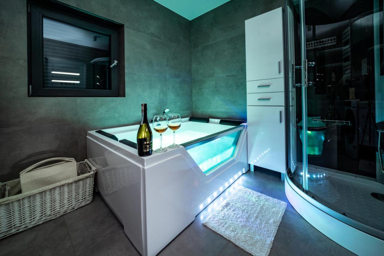 Domek Hot Tub Jacuzzi Chillout Kolobrzeg Luaran gambar